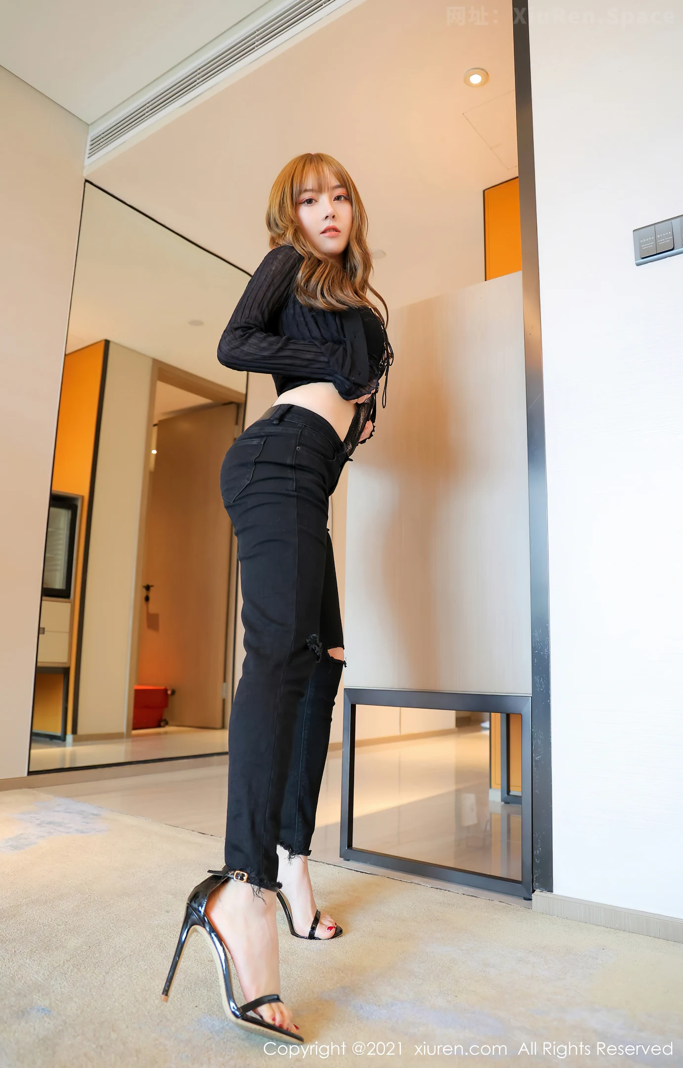 图片[4]-[XiuRen秀人网]VOL.3596 模特豆瓣酱私房魅惑黑色情趣服饰秀丰满身材翘臀诱惑写真68P-秀人网官方网站